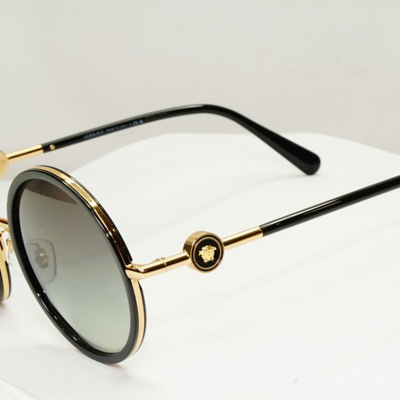 Versace Women\'s Round Medusa Sunglasses main image 6